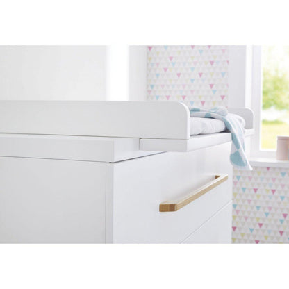 Babykamer Riva: ledikant en commode - FamilyStuff