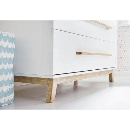 Babykamer Riva: ledikant, commode, 2-deurs kledingkast - FamilyStuff