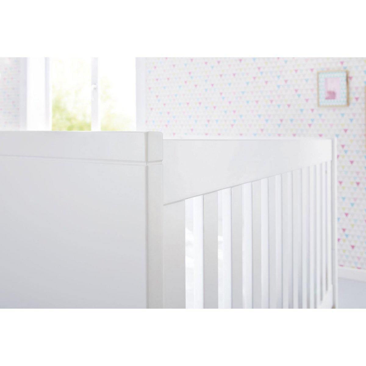 Babykamer Riva: ledikant, commode, 2-deurs kledingkast - FamilyStuff